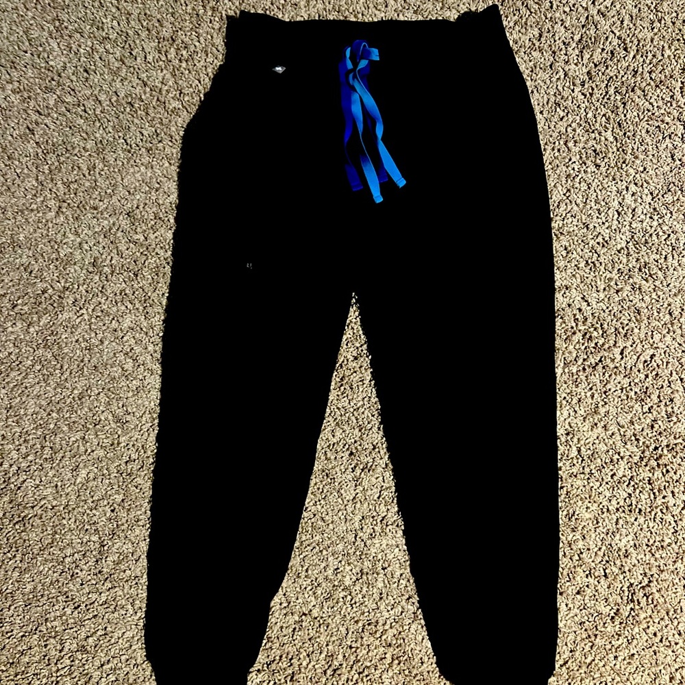 Womens figs scrubs with blue drawstrings. Barely worn!!